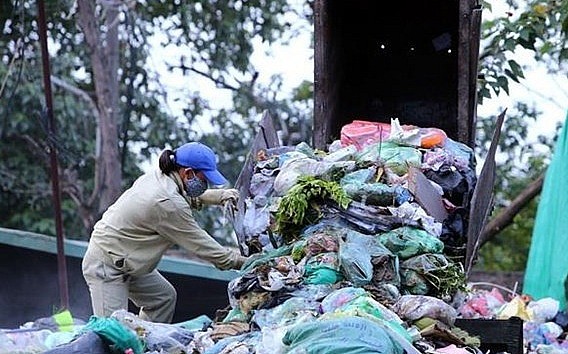 Vi hạt nhựa-“sát thủ thầm lặng” đối với môi trường và sức khỏe con người vi hat nhua sat thu tham lang doi voi moi truong va suc khoe con nguoi