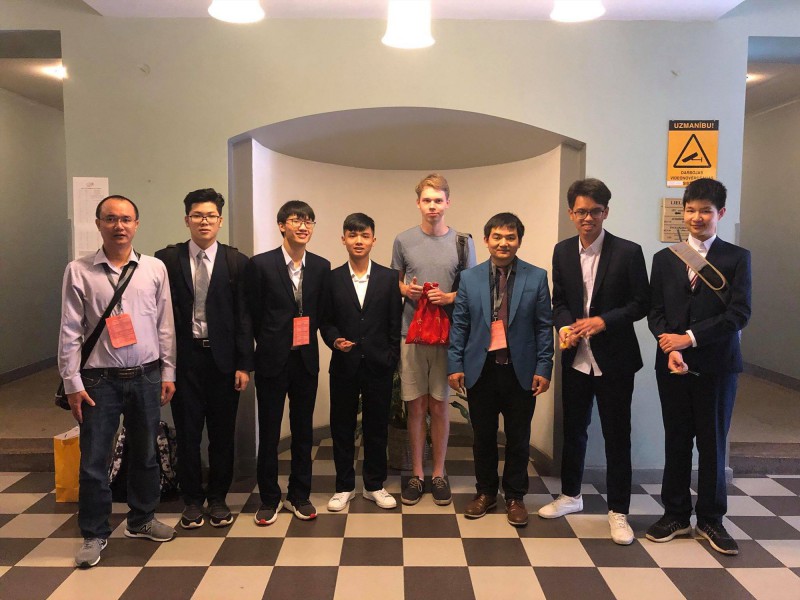 Không cao thủ tiếng Anh, vẫn đạt học bổng “khủng” nhờ ý tưởng “điên rồ” và sự bền bỉ khó tin khong cao thu tieng anh van dat hoc bong khung nho y tuong dien ro va su ben bi kho tin