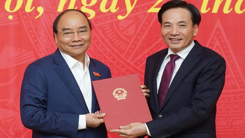 Thủ tướng trao quyết định bổ nhiệm Phó Chủ nhiệm Văn phòng Chính phủ thu tuong trao quyet dinh bo nhiem pho chu nhiem van phong chinh phu