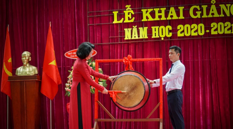 Phó Chủ tịch nước dự khai giảng tại trường THPT Lê Quý Đôn pho chu tich nuoc du khai giang tai truong thpt le quy don