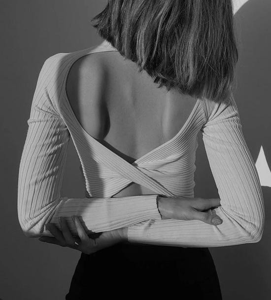 jennie lăng xê áo khoét cổ ảnh 6 jennie lang xe ao khoet co anh 6