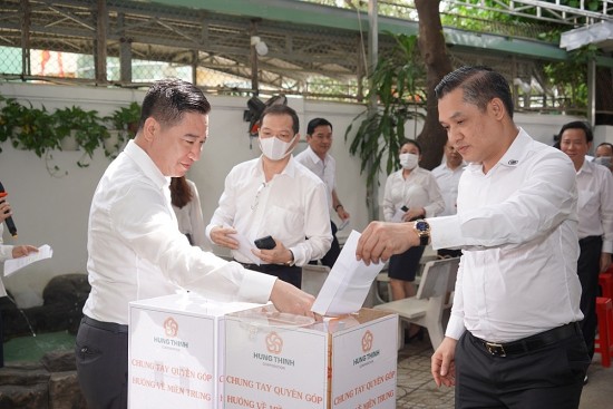 Tập đoàn Hưng Thịnh ủng hộ gần 5,3 tỷ đồng hỗ trợ đồng bào vùng lũ miền Trung tap doan hung thinh ung ho gan 53 ty dong ho tro dong bao vung lu mien trung