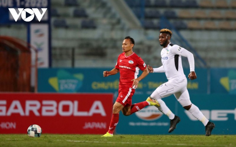 Hậu vệ phải: Nguyễn Trọng Hoàng. Đội hình kết hợp trong mơ giữa Viettel và Hà Nội FC