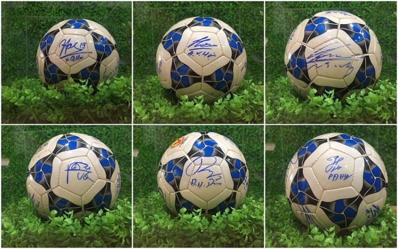 Bán đấu giá trái bóng có chữ ký HLV Park Hang-seo ủng hộ đồng bào lũ lụt ban dau gia trai bong co chu ky hlv park hang seo ung ho dong bao lu lut