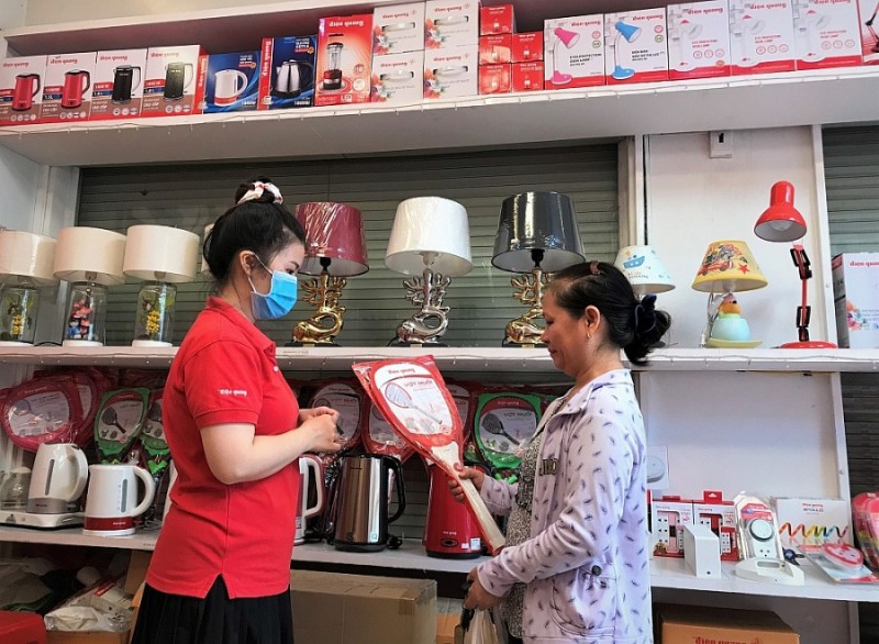 Điện Quang trao an toàn đến người tiêu dùng Điện Quang trao an toàn đến người tiêu dùng