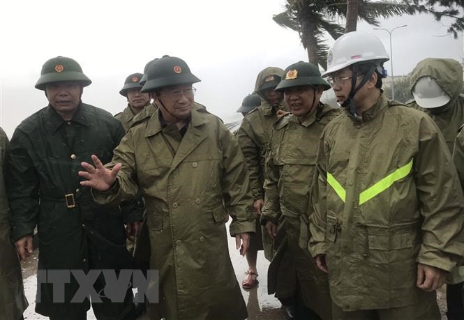 Phó Thủ tướng Chính phủ Trịnh Đình Dũng yêu cầu di chuyển các tàu đang ở vùng nguy hiểm vào nơi an toàn pho thu tuong chinh phu trinh dinh dung yeu cau di chuyen cac tau dang o vung nguy hiem vao noi an toan