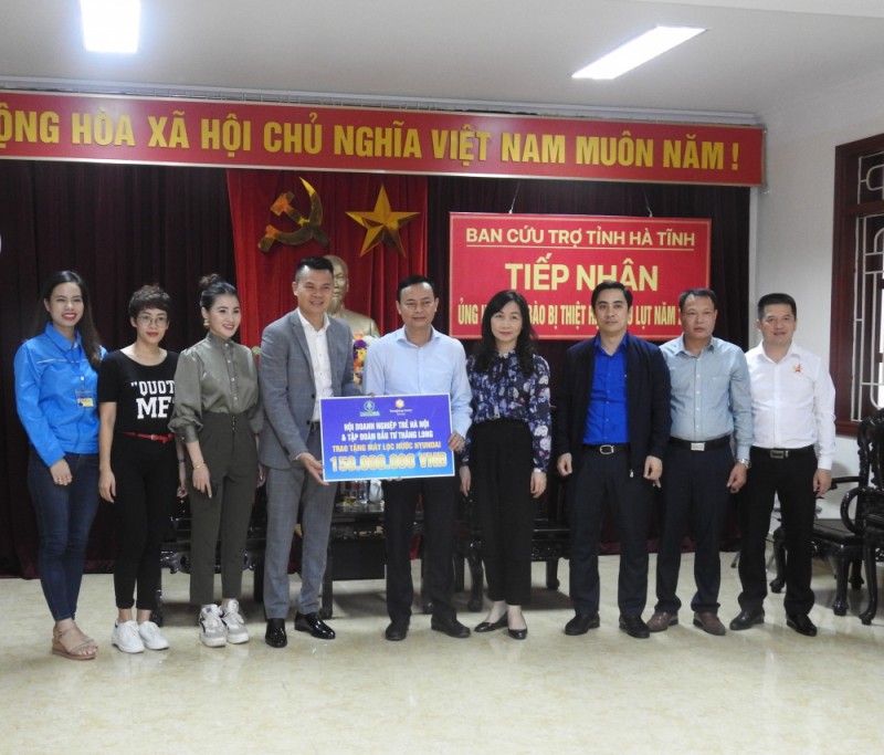 Doanh nhân trẻ tiếp sức đồng bào vùng lũ Hà Tĩnh doanh nhan tre tiep suc dong bao vung lu ha tinh