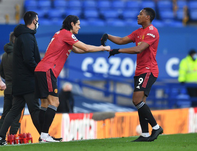 Bruno Fernandes nhuong Cavani anh 1