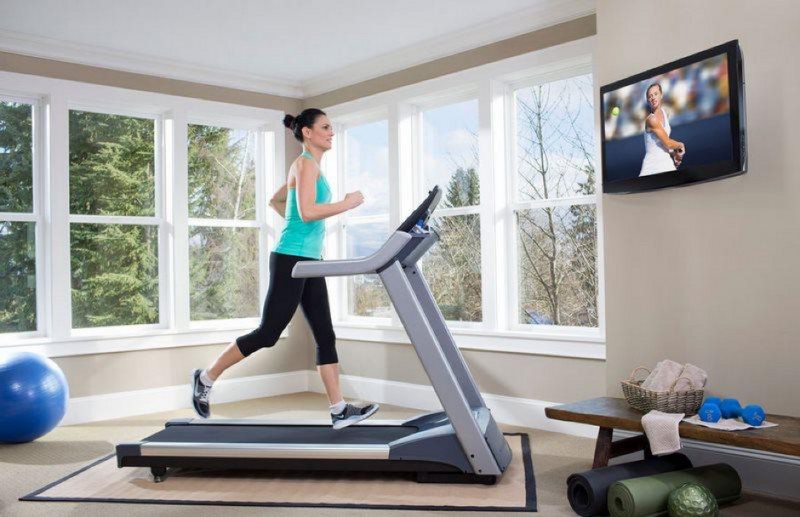 Mua máy chạy bộ để tập ở nhà. Nên đi tập tại phòng Gym hay mua máy để luyện tập ở nhà?