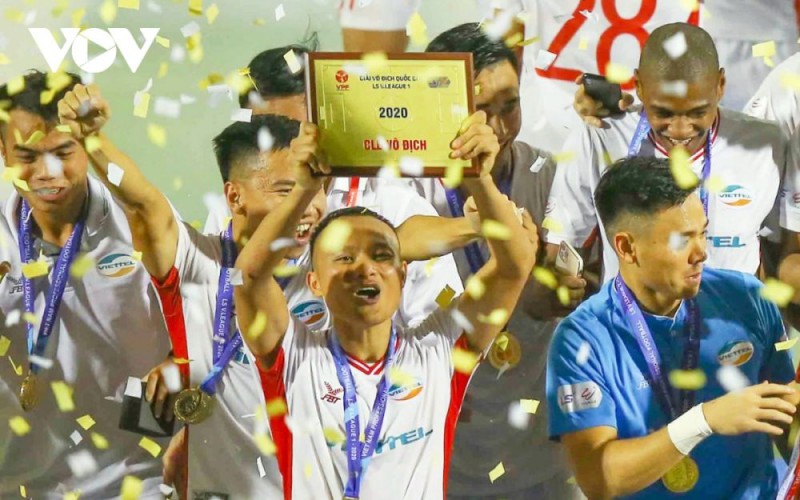 Trọng Hoàng lần thứ 4 vô địch V-League. (Ảnh: Minh Hoàng) V-League: Trọng Hoàng thiết lập cột mốc siêu khủng, đàn em trầm trồ thán phục