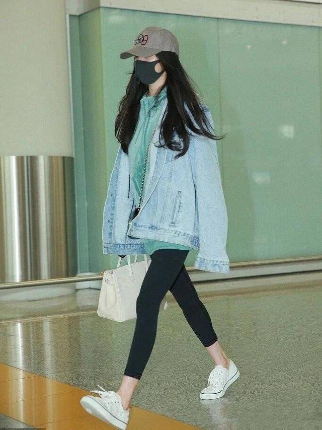 sao mac do the thao xau anh 4